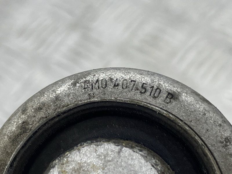 Рычаг передней подвески верхний 4M0407510B Audi Q7