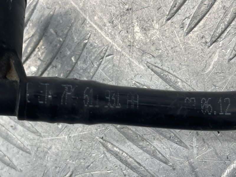 Трубка вакуумна 7P6611931AA Volkswagen Touareg