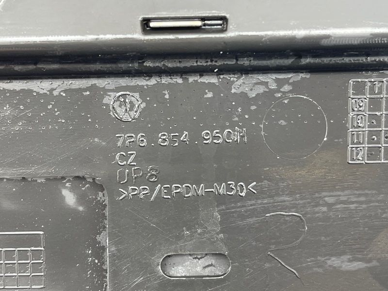 Накладка дверей 7P6854950H Volkswagen Touareg