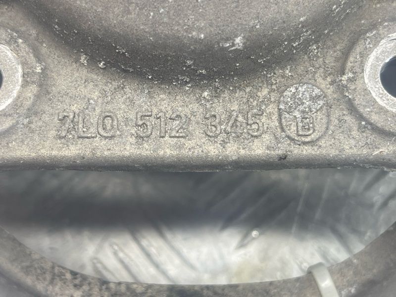 Кронштейн 7l8513029 Audi Q7