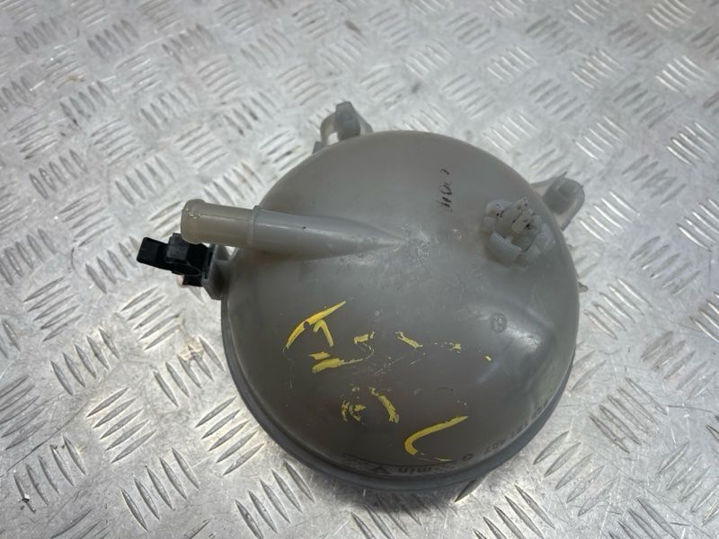 Расширительный бачок 5Q0121407G Volkswagen Tiguan