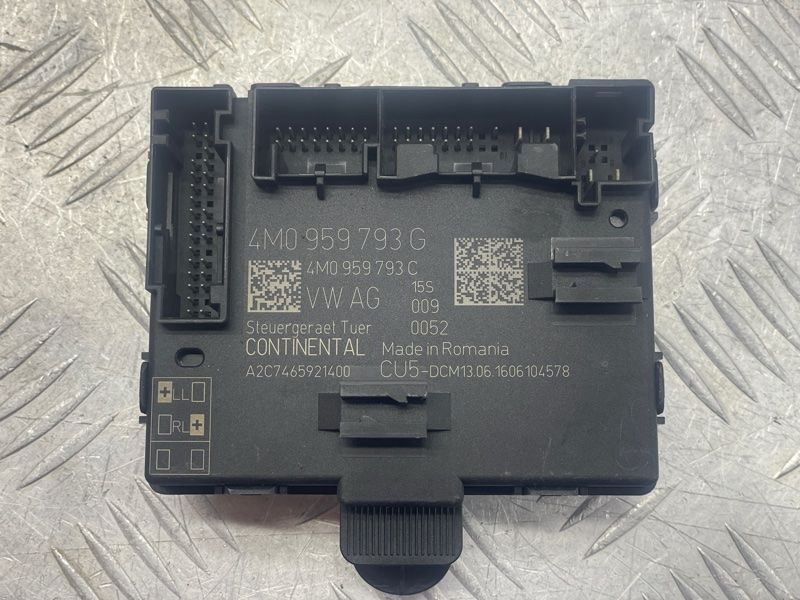 Блок керування дверей 4M0959793G Audi Q7