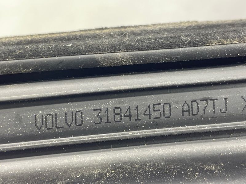 Направляющая стекла двери 31841450 Volvo XC90
