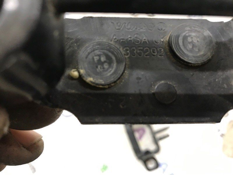 Петля кришки багажника 31335292 Volvo XC60