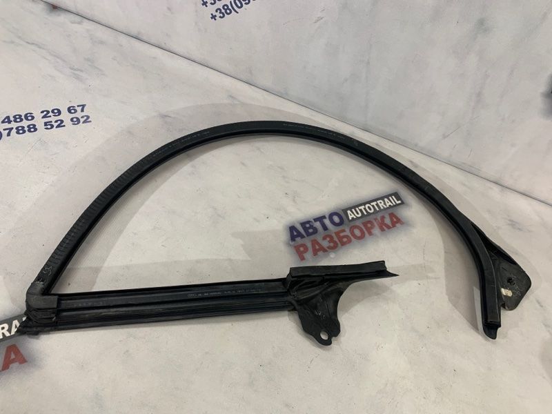 Уплотнительная резинка 4G8845353 Ford Fusion