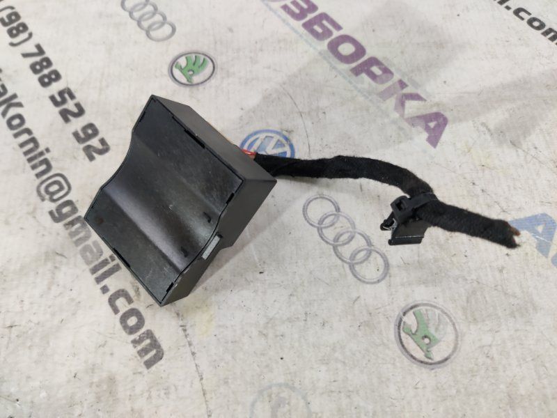 Блок управления электропривода регулировки спойлера 4G8959252 Audi A7