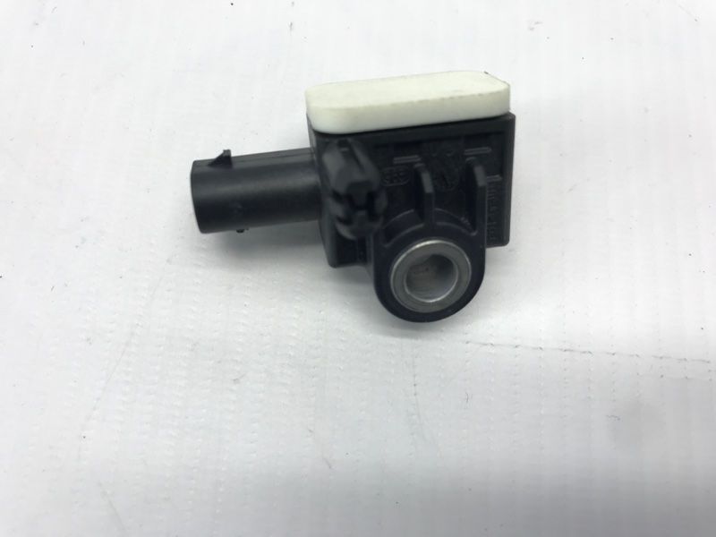Датчик удару передній 4H0959651A Audi A6 Audi A6, Audi A7, Audi A8, Audi RS7, Audi S6, Audi S7, Audi S8