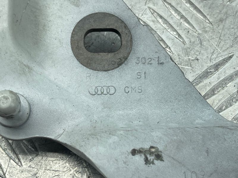 Петля крышки багажника 4H0823302L Audi A8