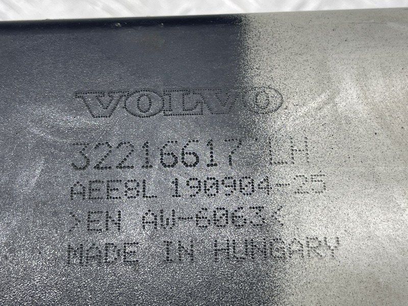 Кронштейн підсилювача бампера 32216617 Volvo XC60