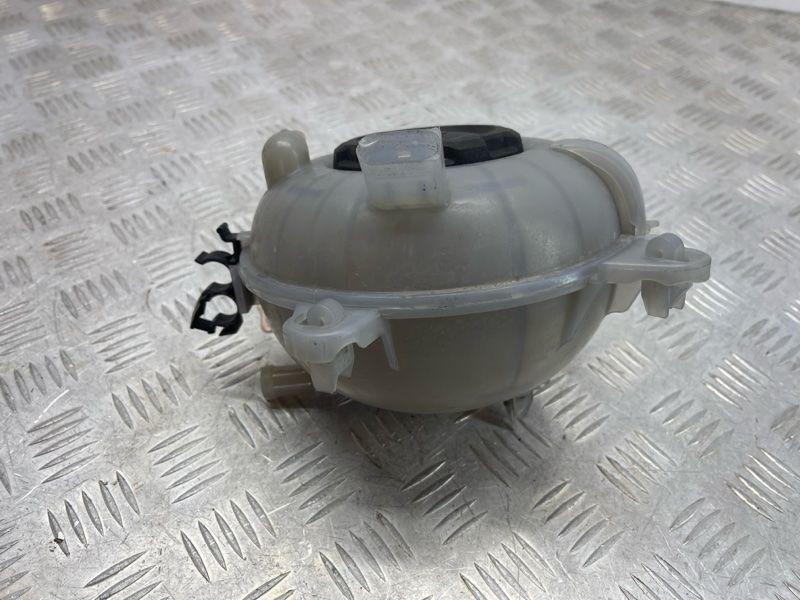 Расширительный бачок 5Q0121407G Volkswagen Tiguan