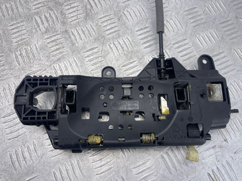 Кронштейн ручки 80A837811 Audi Q5