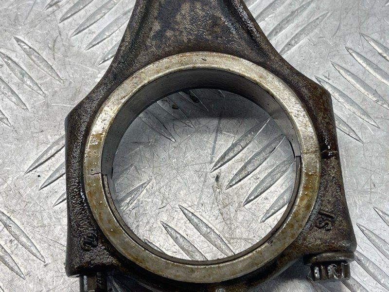 Поршень з шатуном 06E107065DM Audi S4
