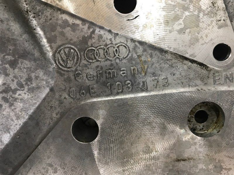 Крышка блока цилиндров 059103171AL Audi Q7