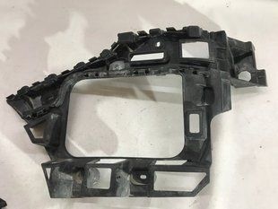Направляюча заднього бампера 7P6807393A Volkswagen Touareg