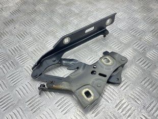 Петля капота 8W0823301D Audi A4