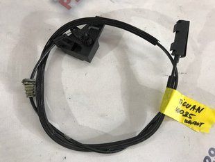 Кронштейн ручки открывания капота 1K1823633 Volkswagen Tiguan