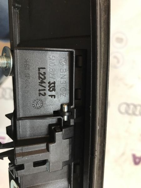 Накладка крышки багажника 5n0827335f Volkswagen Tiguan