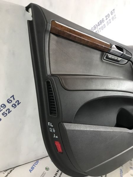 Обшивка дверей Audi Q7