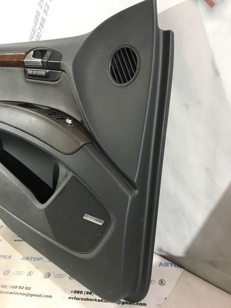 Обшивка дверей Audi Q7