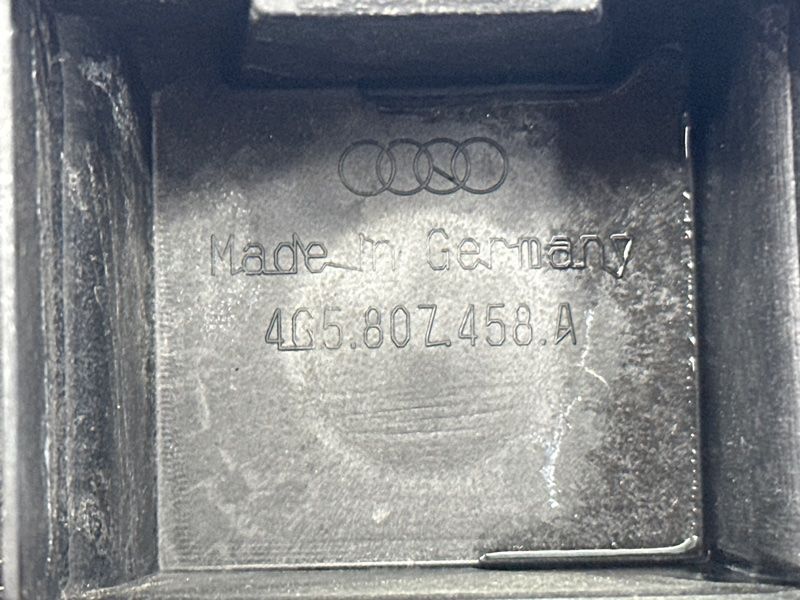 Направляюча заднього бампера Audi A6