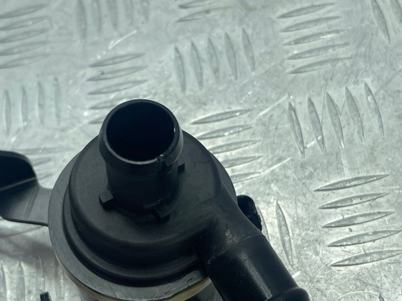 Помпа водяна додаткова 059121012B Volkswagen Touareg