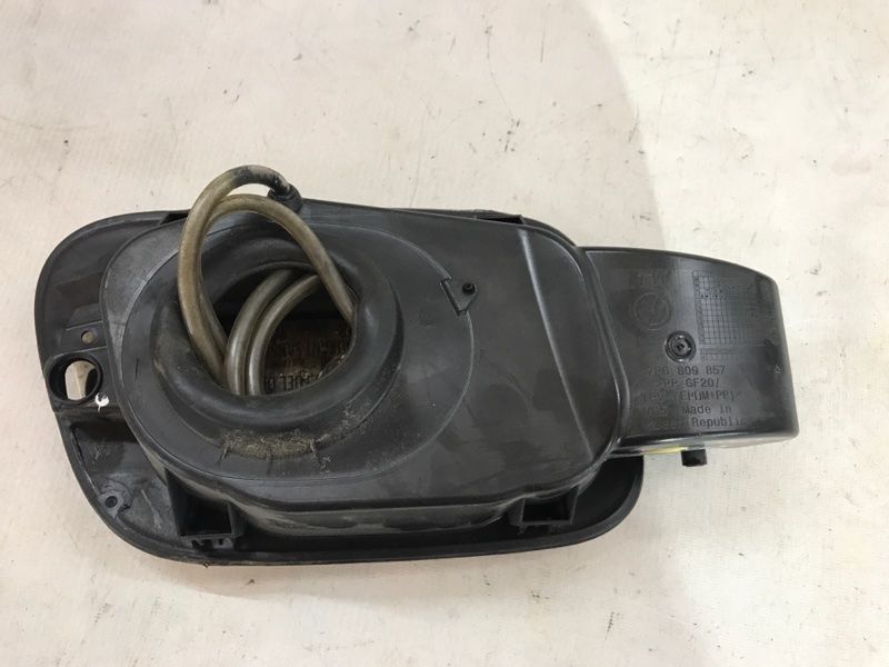 Корпус лючка кришки паливного бака в зборі 7P6809857A Volkswagen Touareg