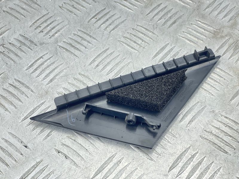 Кутовий молдинг дверей 31672587 Polestar 2