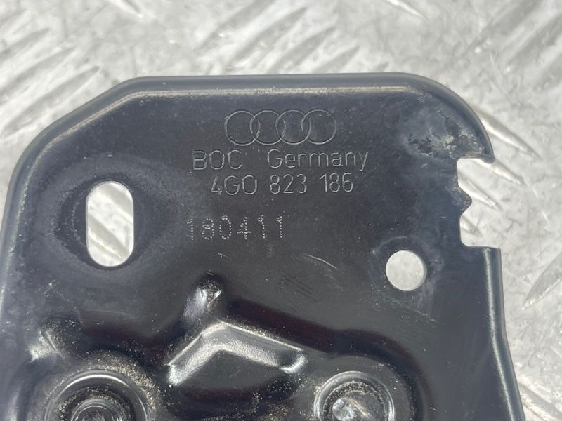 Скоба замка капоту Audi A6