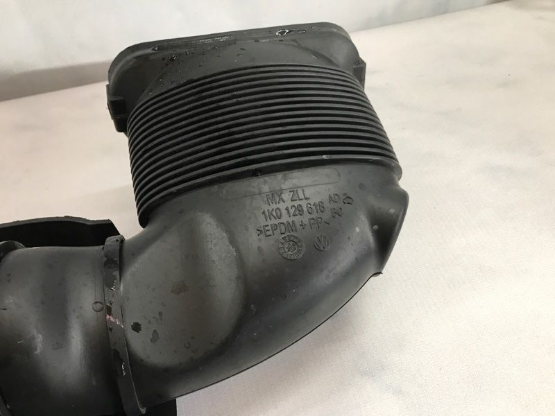 Накладка двигуна 07K129607J Volkswagen Beetle