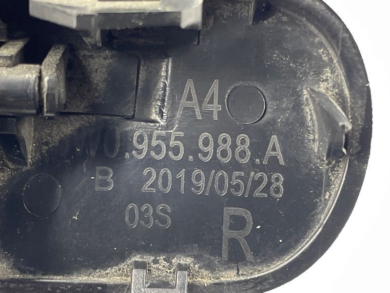 Форсунка омивача лобового скла з підігрівом 8W0955988A Audi A4