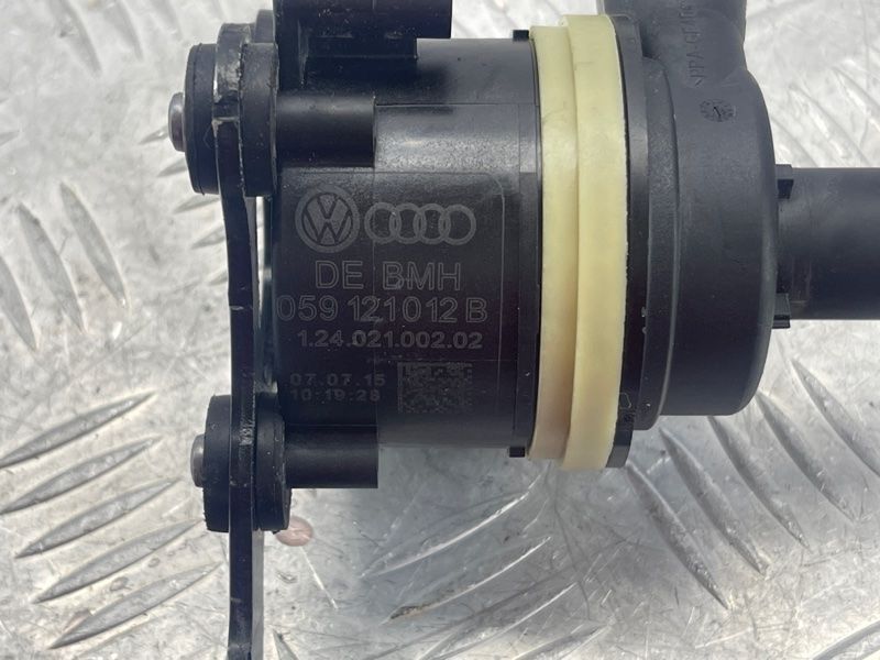 Помпа водяна додаткова 059121012B Volkswagen Touareg