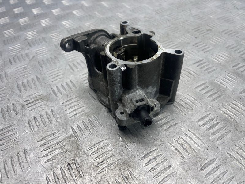Вакуумний насос 06J145100N Audi Q3