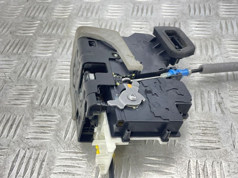 Замок дверей Audi A6