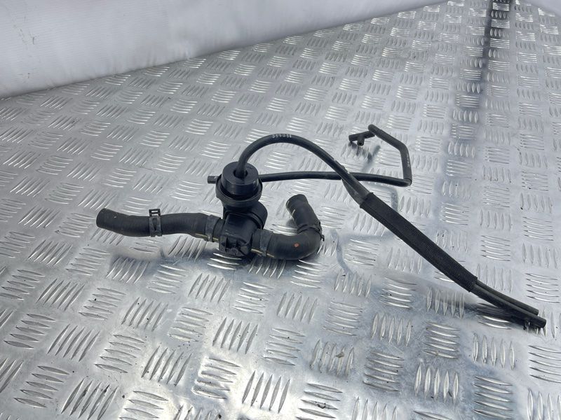 Шланг ОР з клапаном 7P0122049B Volkswagen Touareg