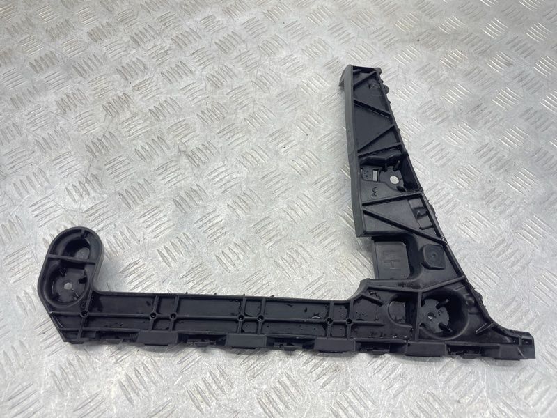 Направляюча заднього бампера 8W5807453 Audi A4
