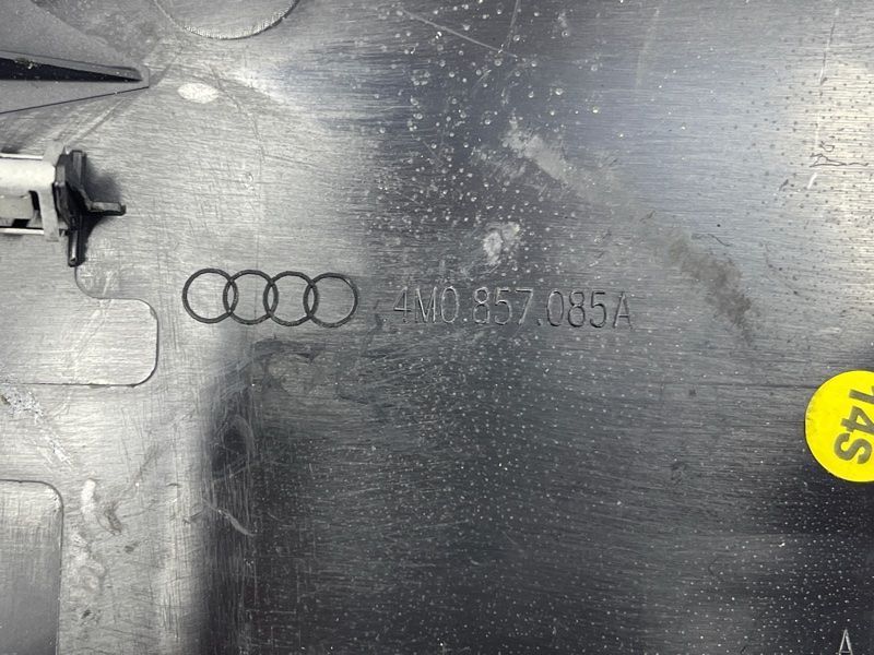 Заглушка торпедо Audi Q7