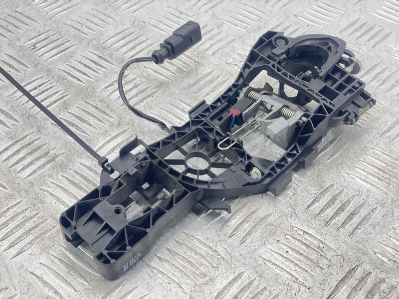 Кронштейн ручки 3C8839886 Volkswagen CC
