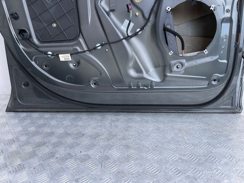 Двері 4L0831051A Audi Q7