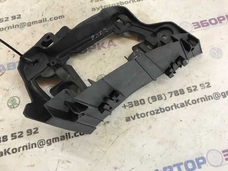 Направляюча заднього бампера ліва 3C8807393D Volkswagen CC Volkswagen CC