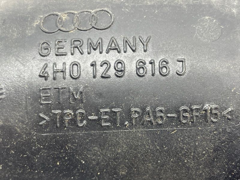 Патрубок воздушного фильтра 4H0129616J Audi S8