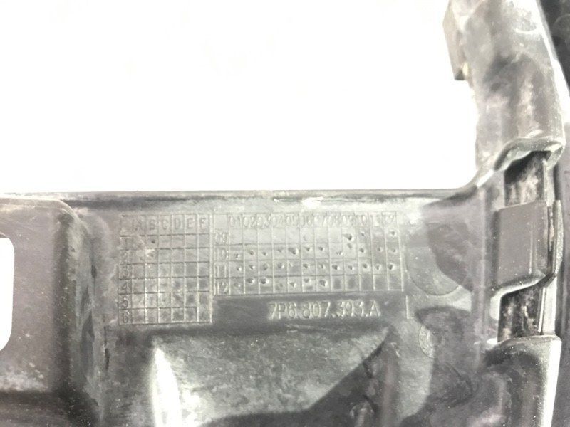 Направляющая заднего бампера 7P6807393A Volkswagen Touareg