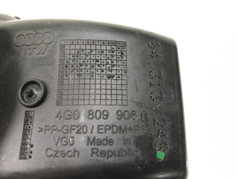 Корпус лючка кришки паливного бака в зборі 4G0809906C Audi A6