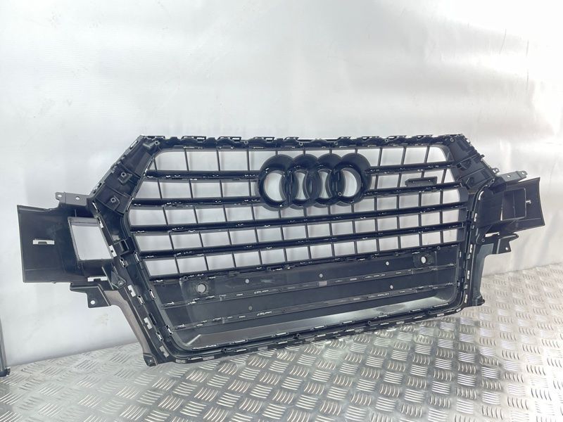 Решітка радіатора 4M0853651JMX3 Audi Q7