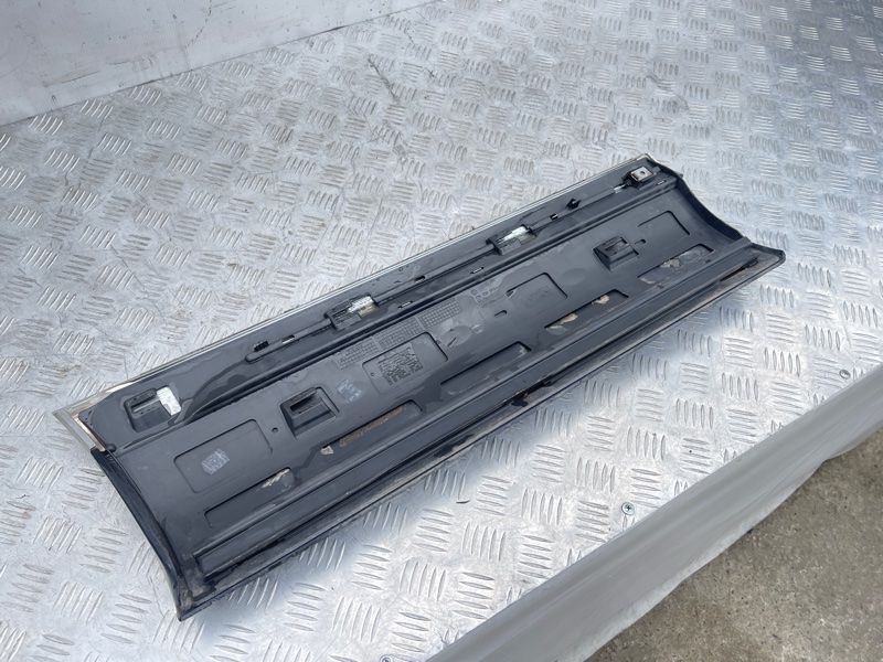 Накладка дверей 7P6854949H Volkswagen Touareg