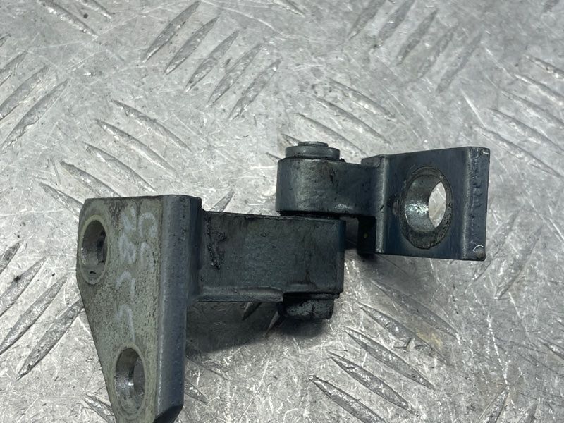 Петля двери верхняя 3C4833402D Volkswagen CC
