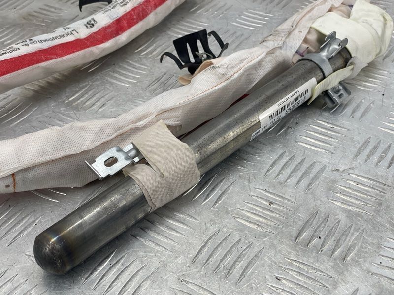Шторка безпеки бічна / Airbag 4M0880741E Audi Q7