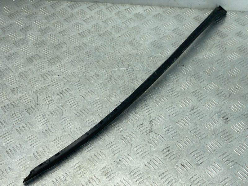 Молдинг лобового скла 8R0854327A Audi Q5
