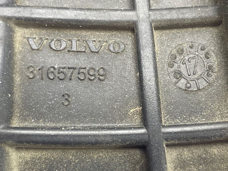 Патрубок воздушного фильтра 31657599 Volvo XC90
