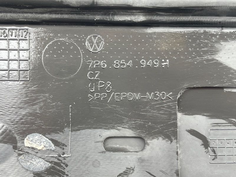 Накладка дверей 7P6854949H Volkswagen Touareg
