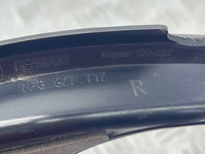 Захисний молдинг правий 7P6827712 Volkswagen Touareg Volkswagen Touareg